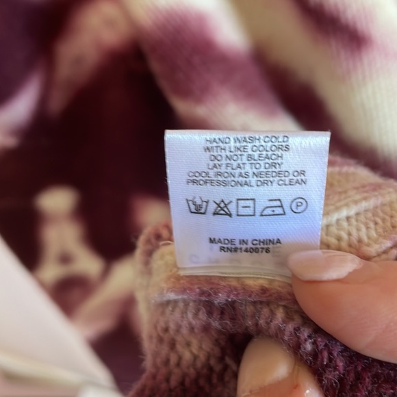 NWOT Generation Love Tyrell Tie Dye Burgundy/Cream Sweater w/ puff sleeve - SZ L - Picture 15 of 16